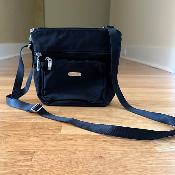 Baggallini Bags Baggallini Small Black Crossbody Poshmark